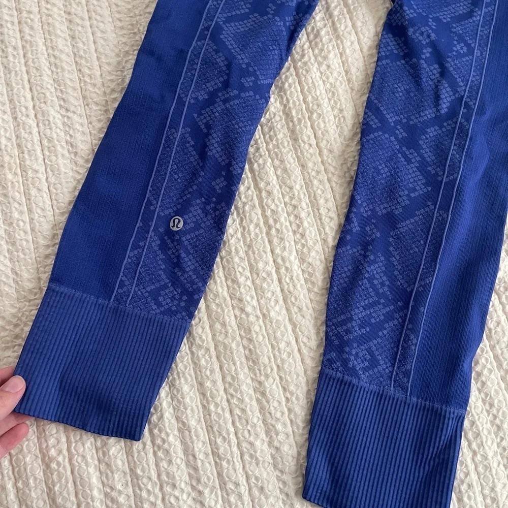 Lululemon Ebb To Street Pants Womens Heather Sapphire Blue Seamless Snakeskin